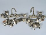 paire de boucles d'oreilles plaquées argent ornées de feuilles et d'oiseaux