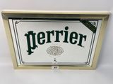 une photo d'un panneau sur lequel est inscrit « Perrier »