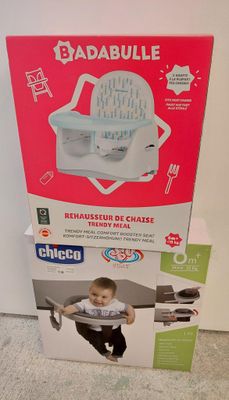 une boîte sur laquelle figure la photo d'un bébé