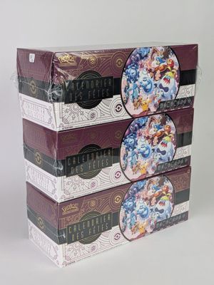 trois boîtes de chocolats sont empilées les unes sur les autres