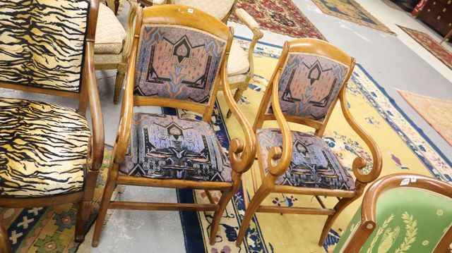 Paire de fauteuils de style Louis Philippe accotoirs à crosse gar...