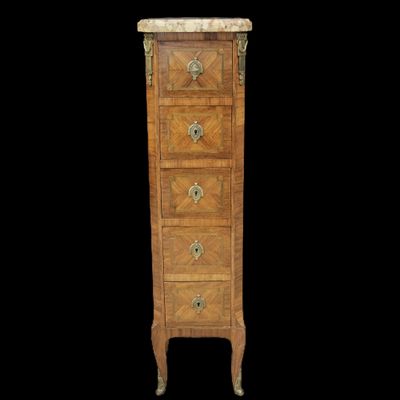 une image représentant une grande commode en bois avec un plateau en marbre