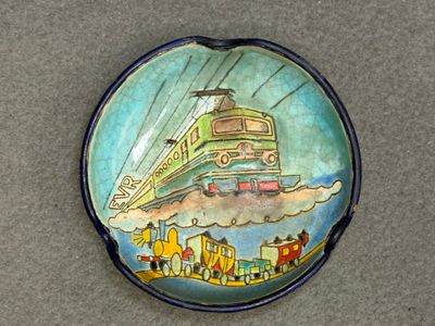 LONGWY Petit vide poche en faïence à émaux d'un décor de tra…