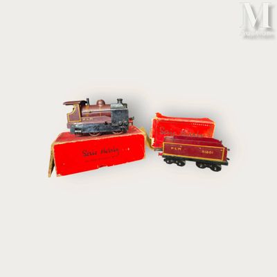 deux petits trains assis l'un à côté de l'autre sur une surface blanche