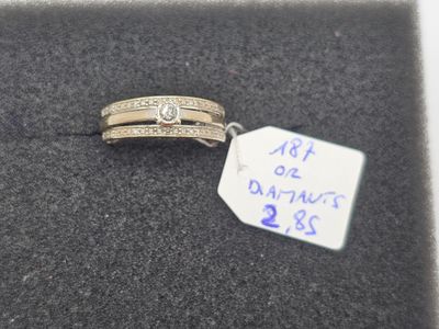 a picture of a ring with a tag attached to it
