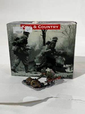 boîte contenant des figurines représentant des soldats en action sur un fond blanc