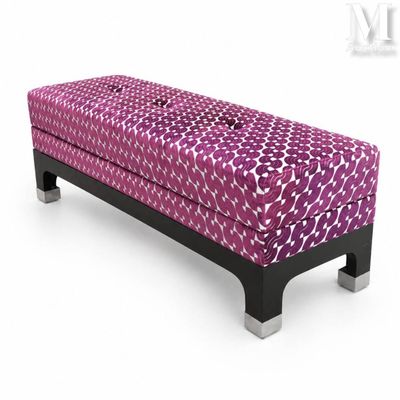 banquette rembourrée violette et noire, avec un motif léopard