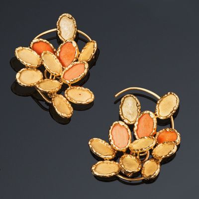 CHAUMET Paire de clips d'oreilles en or 18K (750e), composée… - Photo 1