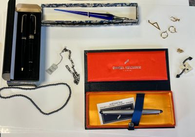 Lot comprenant un stylo plume de marque Daniel Hechter, un s…