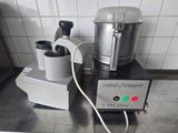 un blender et un mixeur posés sur un comptoir