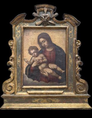 une vieille photo représentant un tableau où l'on voit une femme tenant un enfant dans ses bras