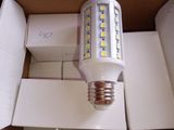 une ampoule qui se trouve dans une boîte