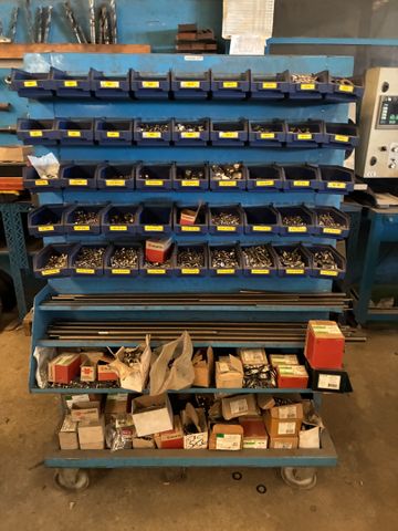 2 servantes quincaillerie garnies