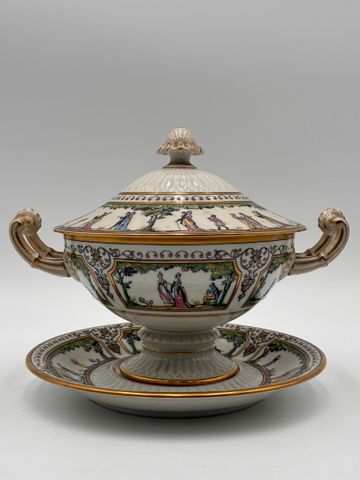 RAYNAUD & C - Bouillon en porcelaine de Limoges à décor « Promena...