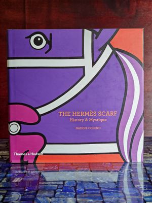 « Le foulard Hermès », un livre pour enfants qui raconte l'histoire d'un cheval et de son propriétaire
