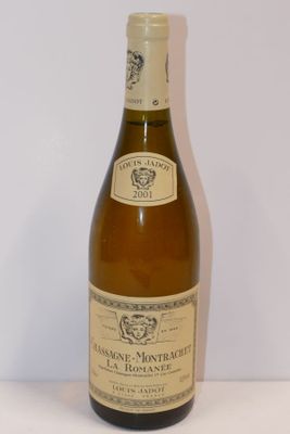 une bouteille de vin posée sur une table