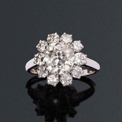 CHAUMET Bague marguerite en platine (850e), centrée d'un dia…