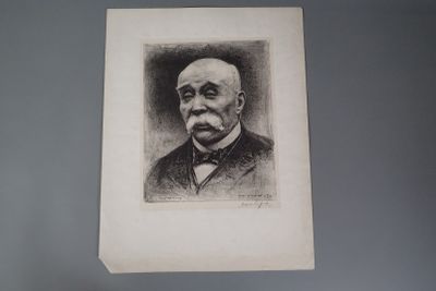 une vieille photo en noir et blanc représentant un homme moustachu
