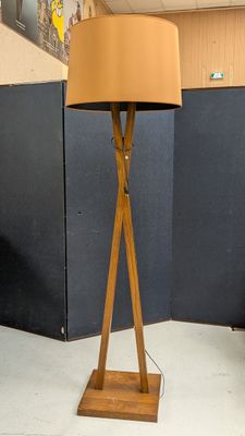 a lamp that is on a wooden stand in a room