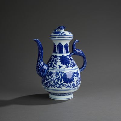 Verseuse en porcelaine de la Chine à décor en bleu sous couv…