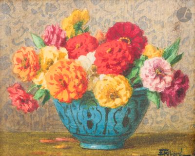 un tableau représentant des fleurs dans un bol bleu posé sur une table