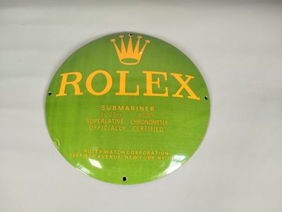 une photo d'une enseigne Rolex accrochée au mur