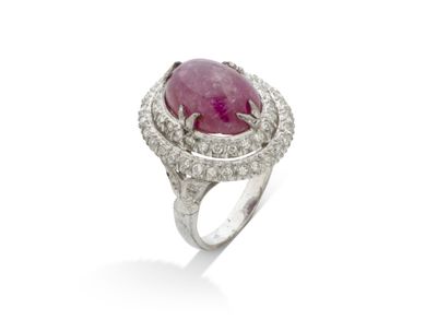 Bague ovale en rubis et diamants