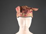an image of a mannequin head with a hat on it ' s head