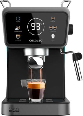 gros plan d'une machine à café avec une tasse de café