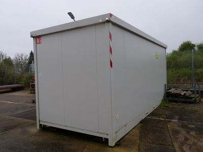 UN Bungalow 500 X 240 X 270 CM Electricite A Deconnecter