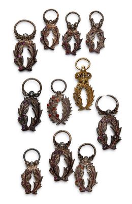 a lot of key chains that have different designs on them