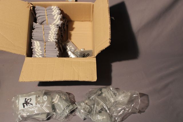 Cat D Lot sur désignation : 90 paires de fourreaux carrières, 20 ...