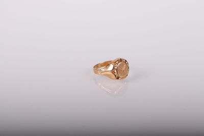 une image représentant une bague en or ornée d'un cœur