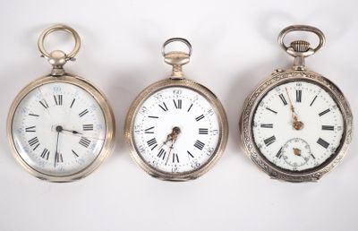 Ensemble comprenant : - une montre de gousset en argent.