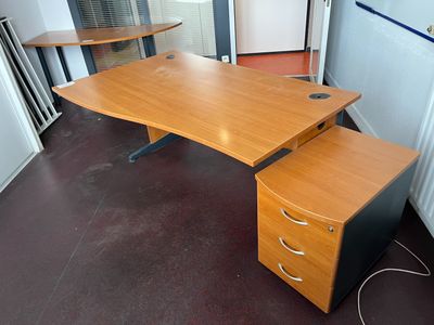 Bureau en mél. imitation bois (Long.