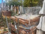 un tas de vieilleries qui traîne par terre