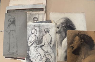 de nombreux dessins sur le mur d'une pièce où se trouve un chien
