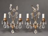 une paire d'appliques en laiton et cristal