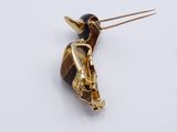 a picture of a brooch with a bird on it