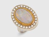 une bague en oplite et diamants