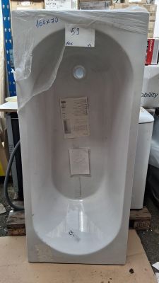 un urinoir blanc posé sur une boîte en carton
