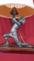 Lampe en régule pétiné orné d'un jeune garçon au pagne, h. (photo 2)
