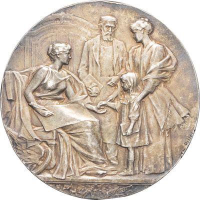 une image d'une médaille en argent représentant une femme recevant la main d'un homme