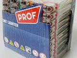 une boîte de briquets posée sur une table