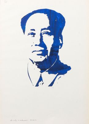 un dessin en bleu et blanc représentant un homme en costume