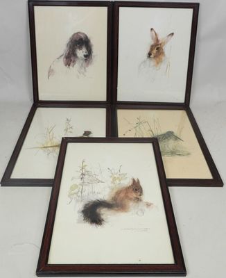 quatre photos encadrées représentant des chiens et des chats, dans un cadre en bois