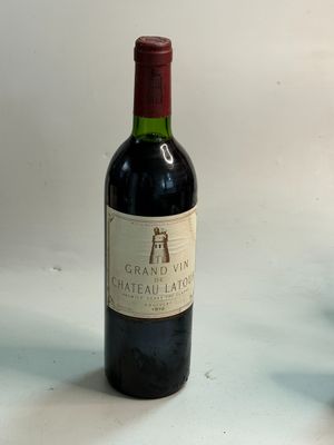 1 bouteille Château LATOUR 1979 1er GCC Pauillac (BG)