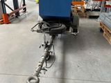 a machine that is sitting in the middle of a warehouse