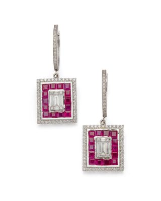 une paire de boucles d'oreilles en rubis et diamants