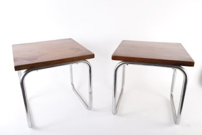 PAIRE DE TABOURETS BAUHAUS, dans le style de l'entourage de …